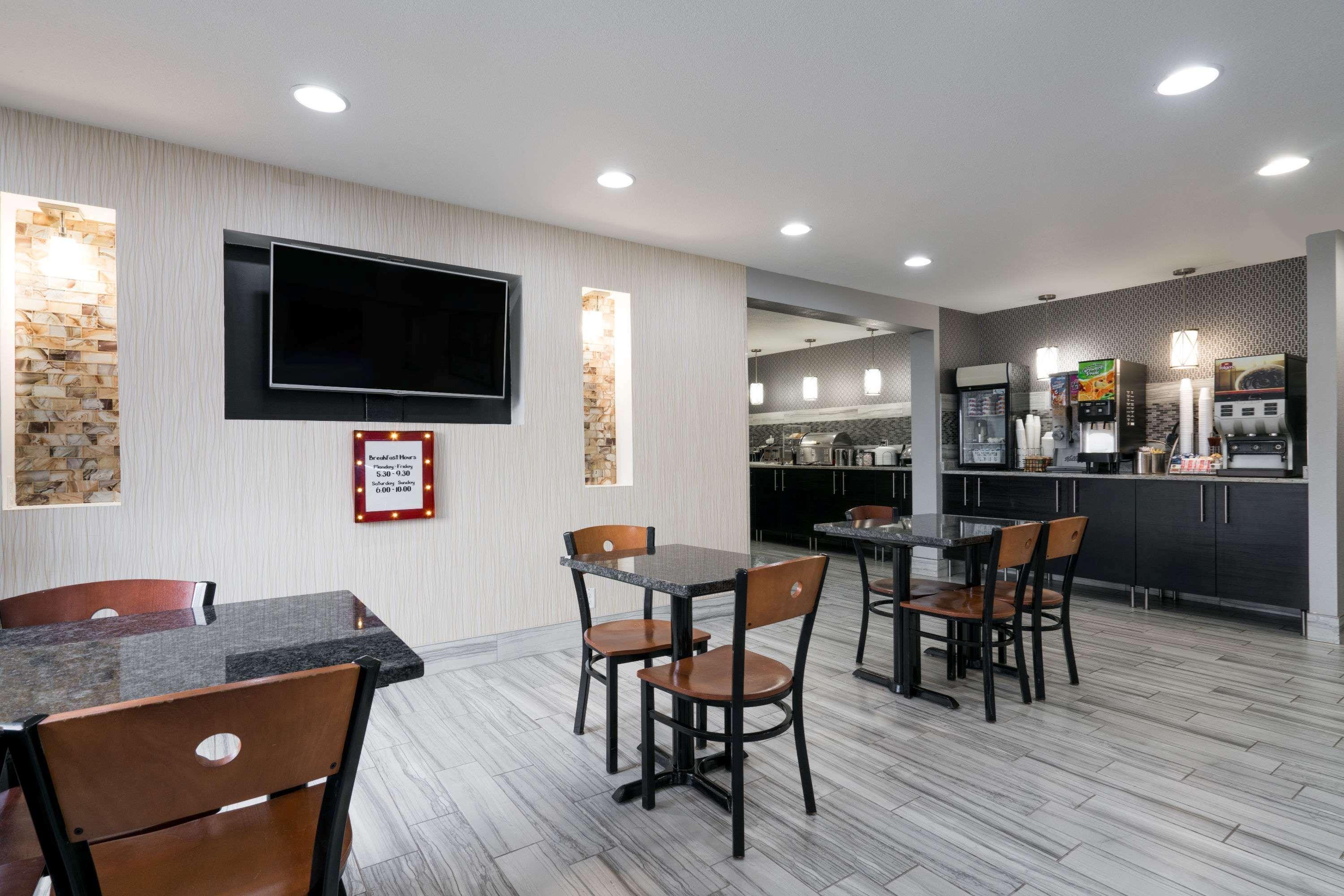 Super 8 By Wyndham Rochester Mayo Clinic Area מראה חיצוני תמונה