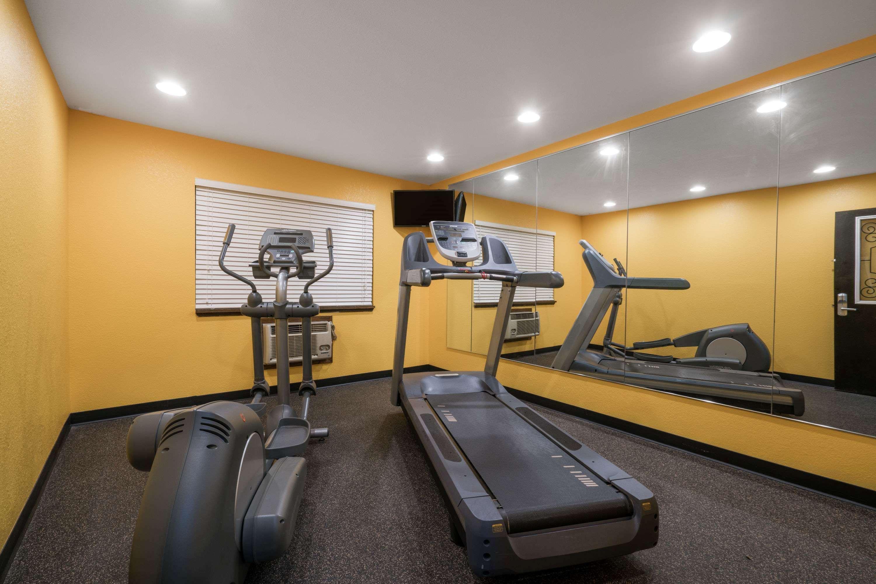 Super 8 By Wyndham Rochester Mayo Clinic Area מראה חיצוני תמונה