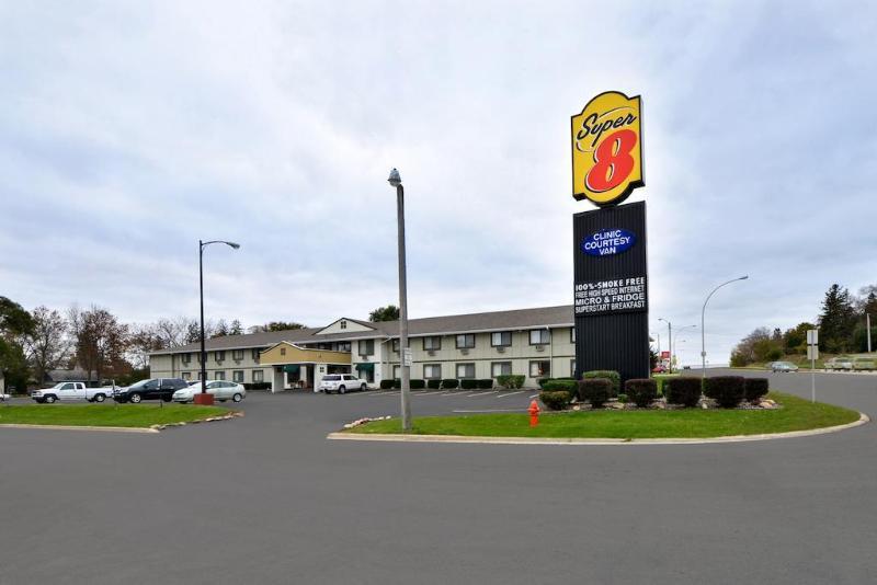 Super 8 By Wyndham Rochester Mayo Clinic Area מראה חיצוני תמונה